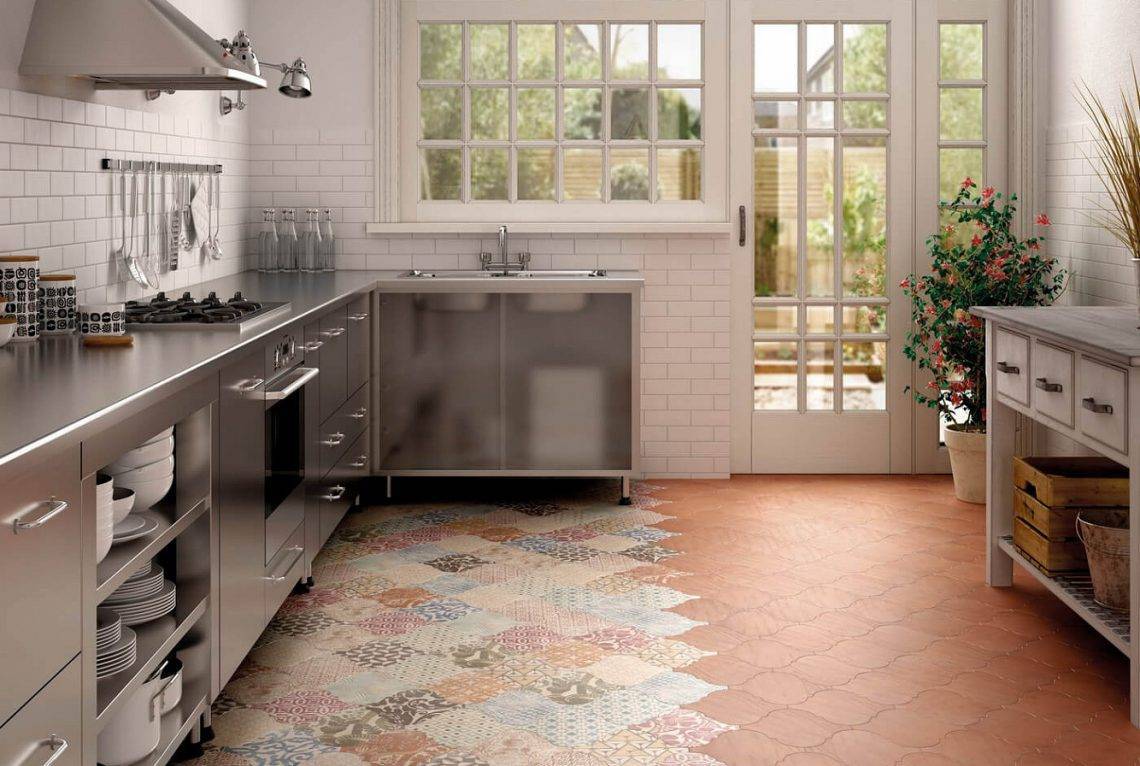 Плитка на пол для кухни: фото примеров выкладки, дизайна и техник