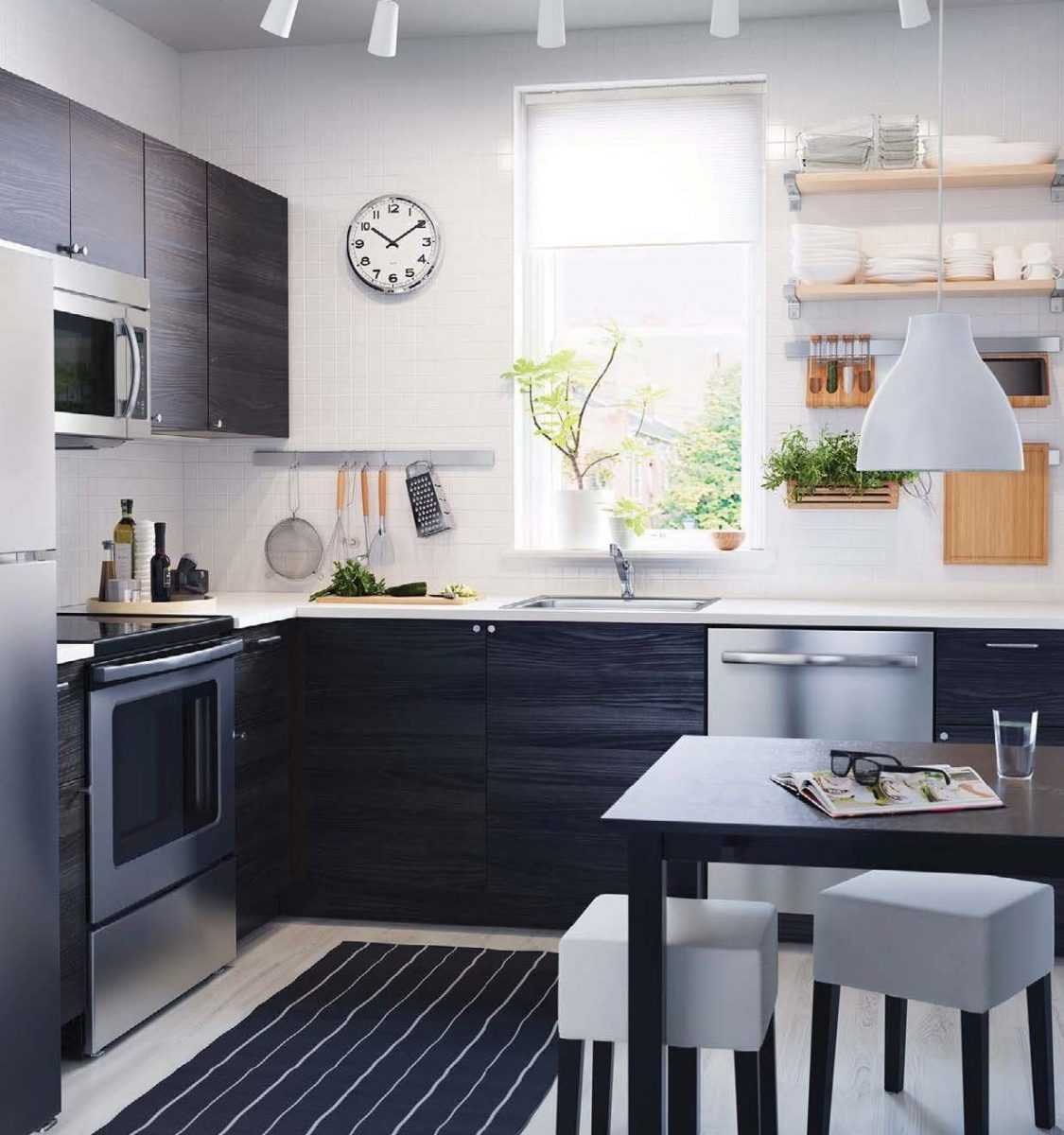 Кухни икеа в интерьере: готовые решения, реальный дизайн с деревянной столешницей, декор металлической, зеленой, синей и белой маленькой кухни
 - 22 фото