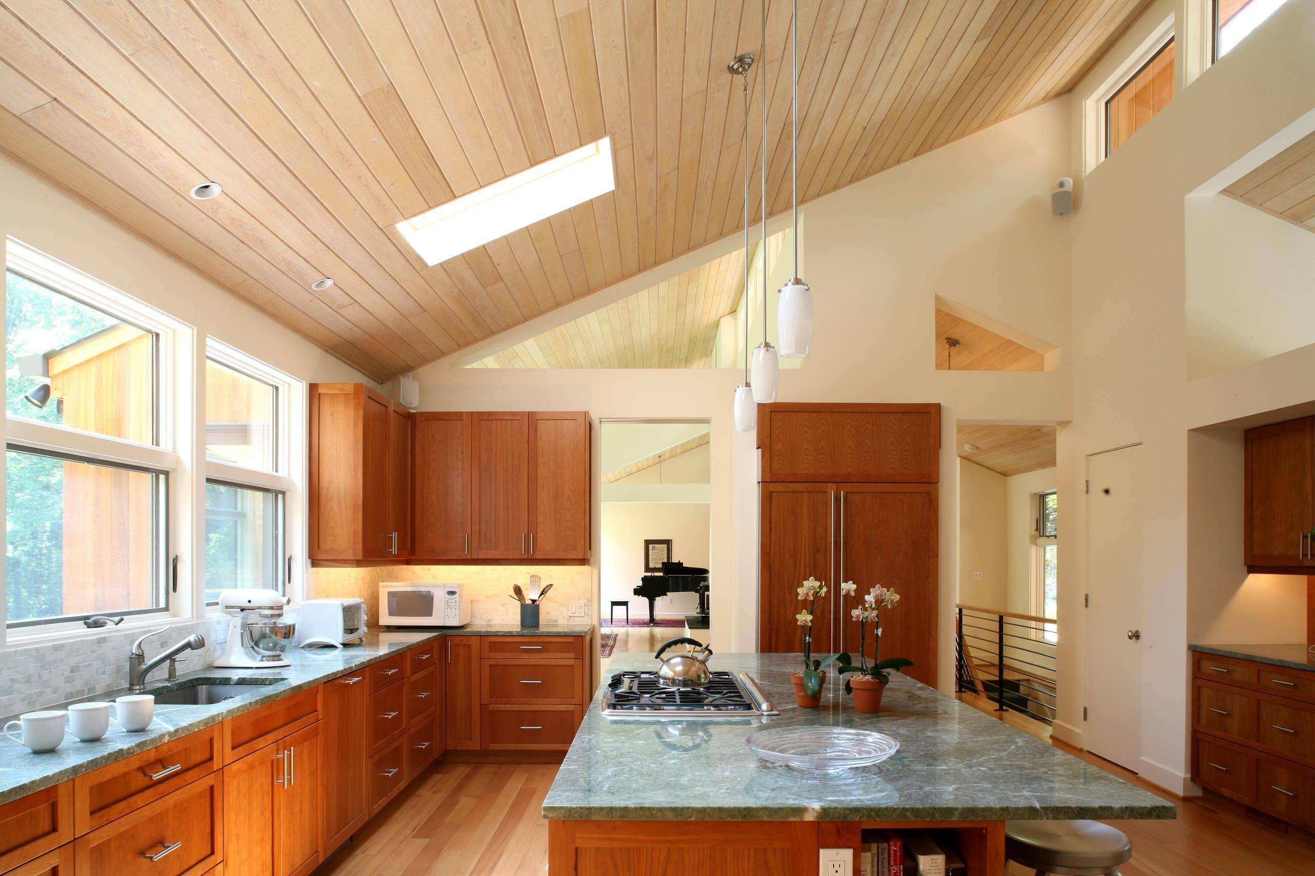 Какой потолок лучше сделать на кухне: какие варианты лучше, виды, какой делать