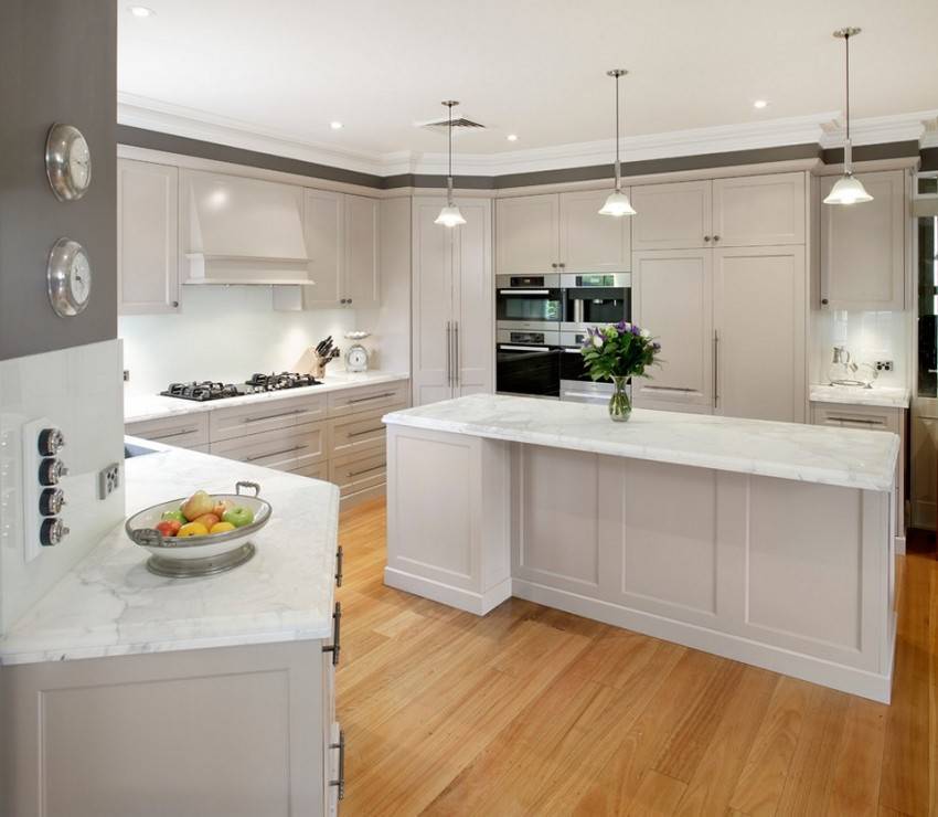 Белая кухня с деревянной столешницей: бело-серая, глянцевая, матовая, скандинавский стиль. 100+ фото