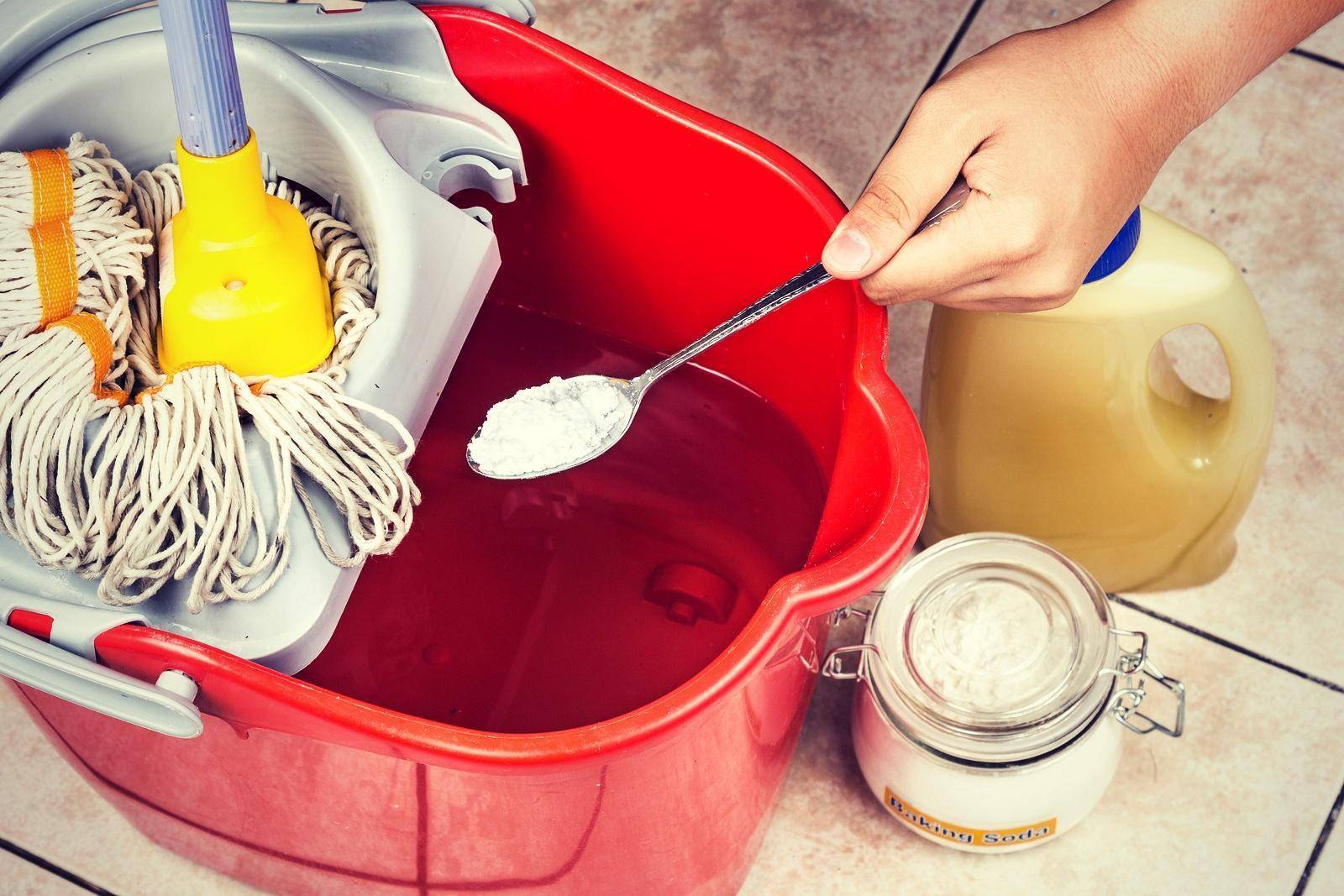6 чистящих средств, которые на самом деле НЕ нужны: как сэкономить с помощью уксуса не потеряв в качестве уборки