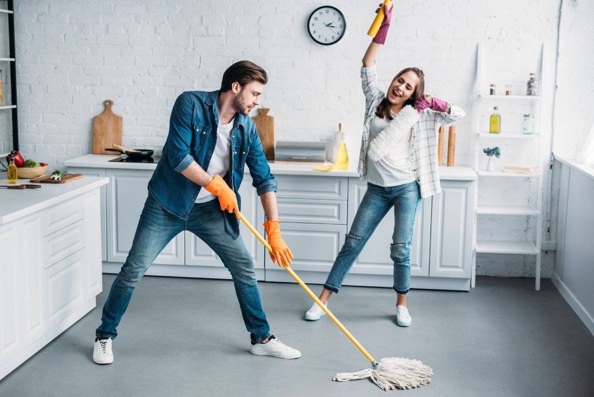 Как быстро убраться в квартире: полезные советы для быстрой уборки