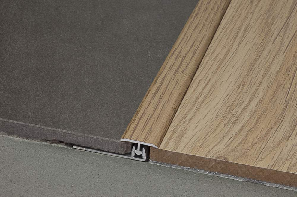 Порожек между плиткой и ламинатом: гибкий порог, стыковка и соединение, как состыковать в дверном проеме, фото