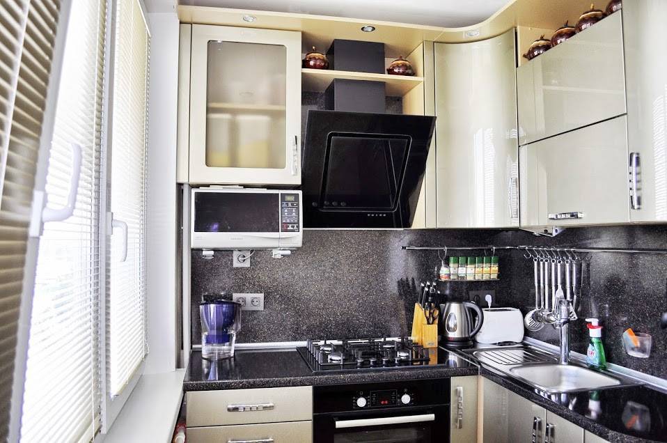 Уютная кухня в доме-корабле – несбыточная мечта или реальность?