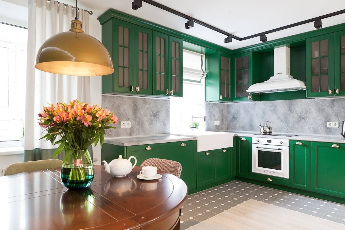 Коричнево-зеленый цвет: сочетание в дизайне интерьера кухни салатового с деревом