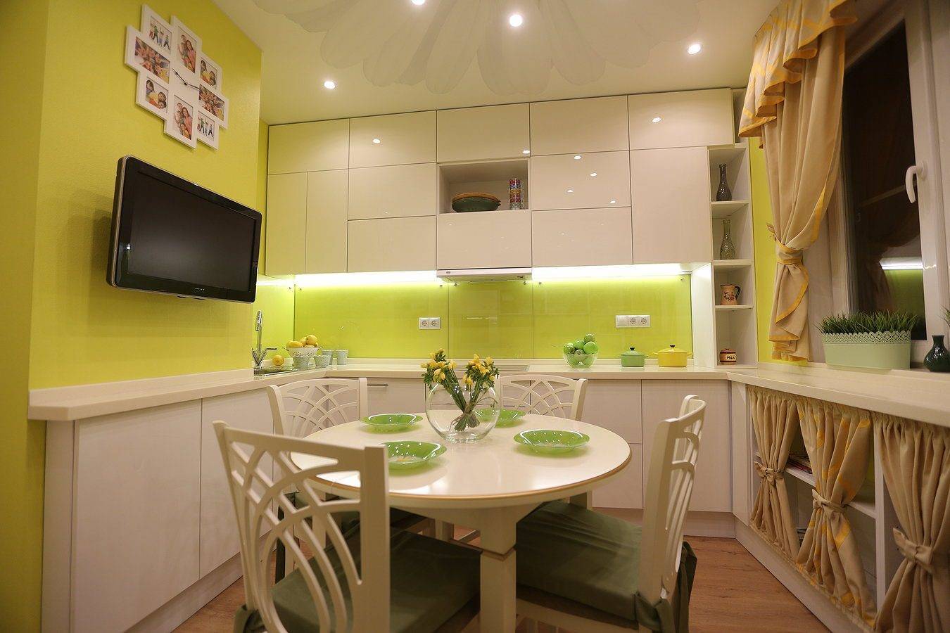 Дизайн потолка на кухне - современные решения стильного и практичного оформления интерьера кухни