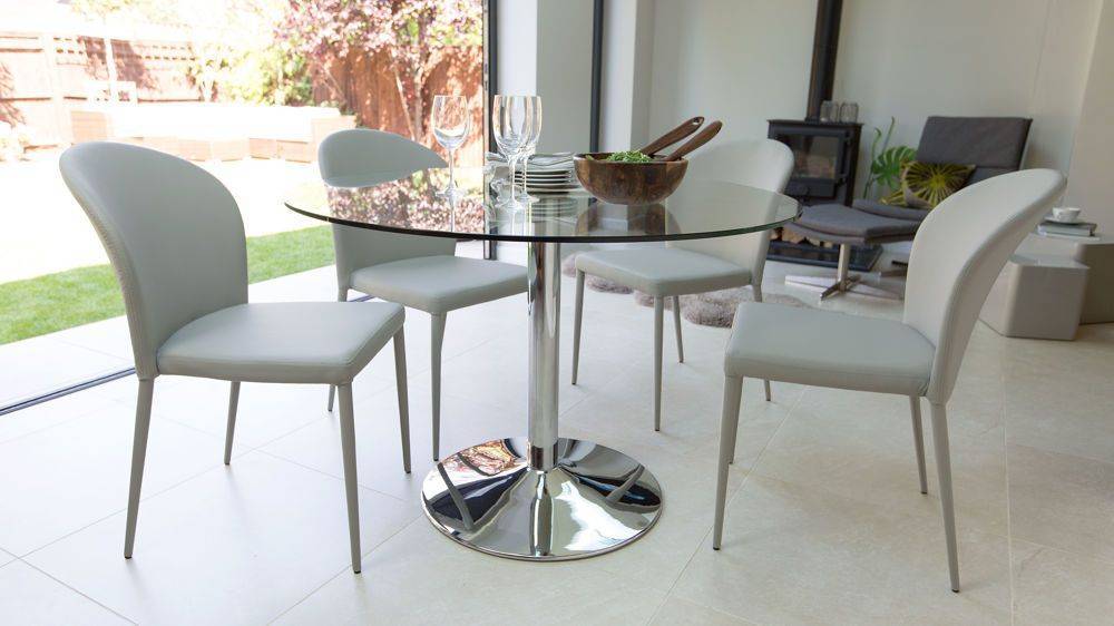 Стеклянные столы для кухни: особенности использования и правила выгодной покупки