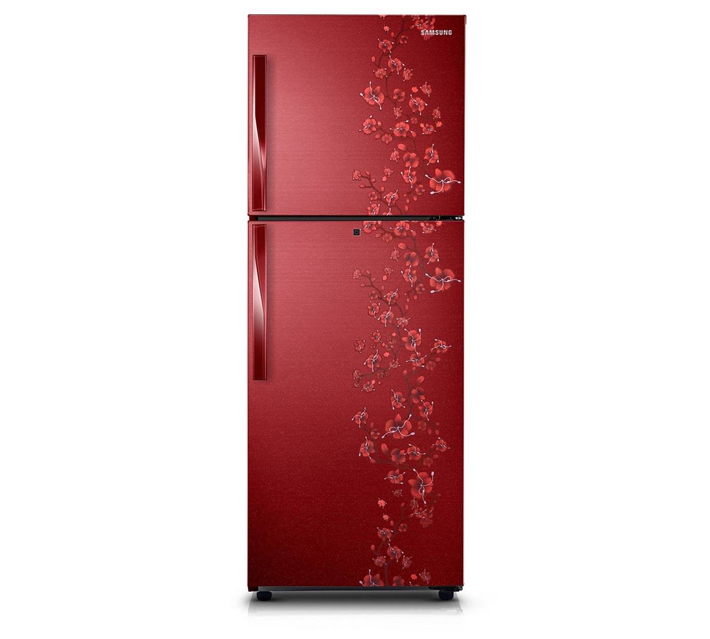 Красный холодильник на кухне