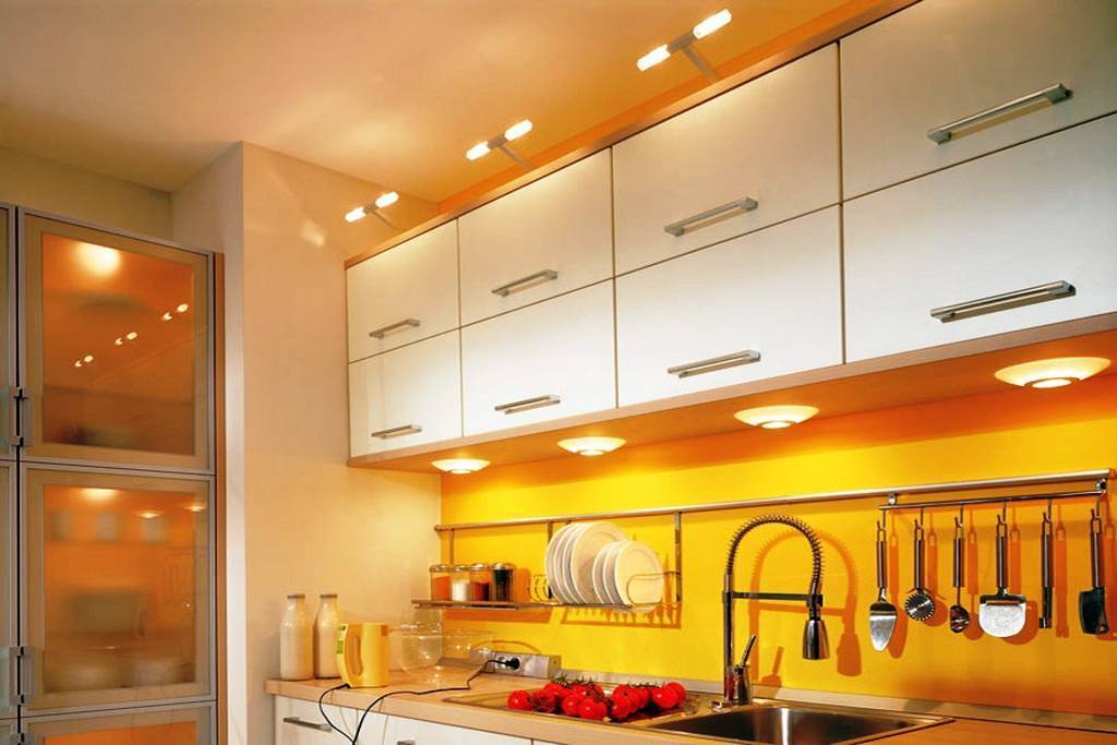 Освещение на кухне с натяжным потолком: 40 фото, варианты дизайна