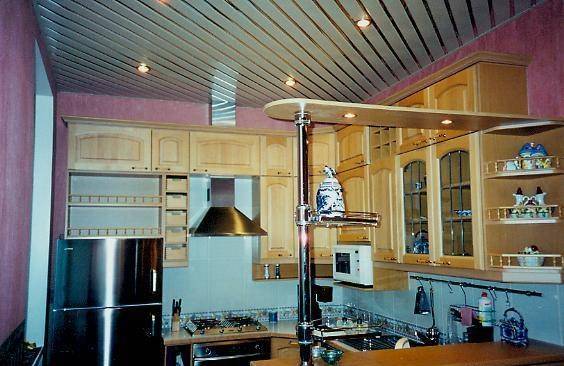 Как сделать реечный потолок на кухне?