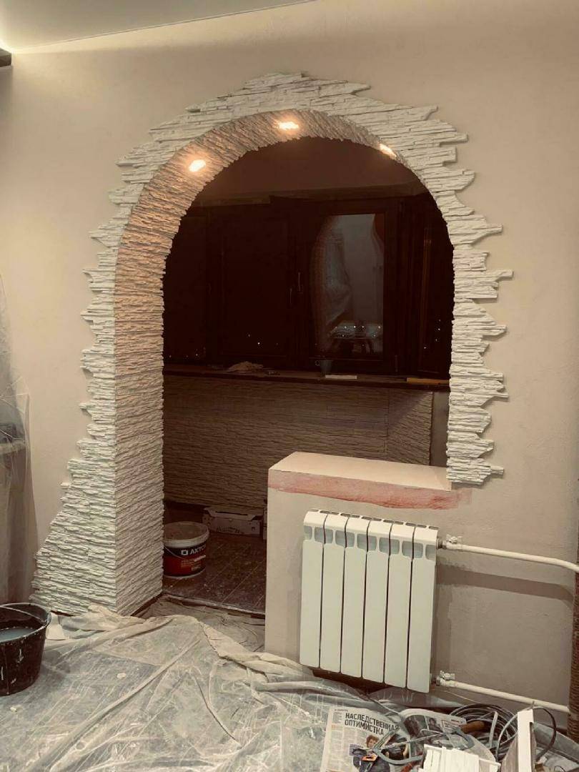 Отделка декоративным камнем арок в квартире, доме: как своими руками обложить внутренние межкомнатные или дверные арочные проемы, например, на кухне и варианты, фото