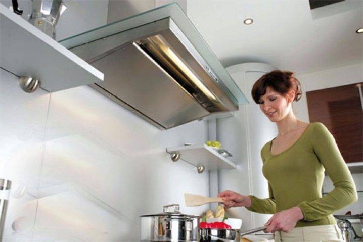 Чем отличается воздухоочиститель для кухни над плитой от вытяжки, что лучше выбрать