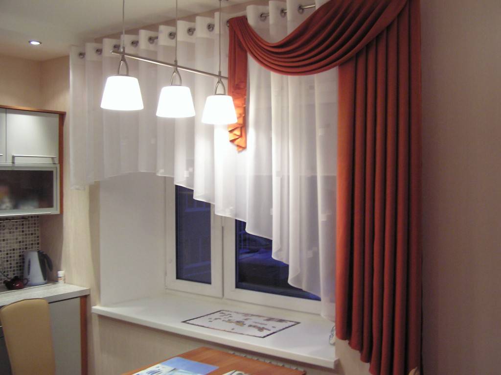 Короткие шторы до подоконника (фото) для кухни, спальни или детской комнаты