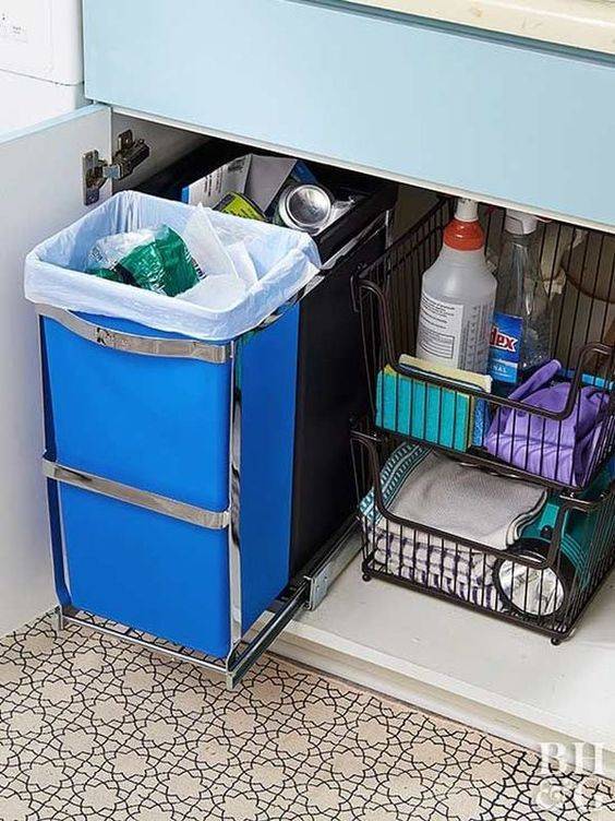 Как бюджетно организовать хранение под раковиной на кухне?