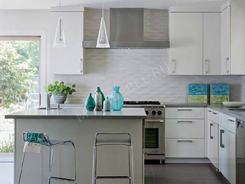 Фартук для белой кухни: стеклянный, серый, белый, кирпичный, синий и цветной