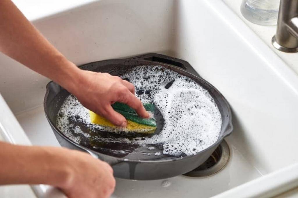 Как очистить кастрюлю от нагара и жира – 8 лучших способов
