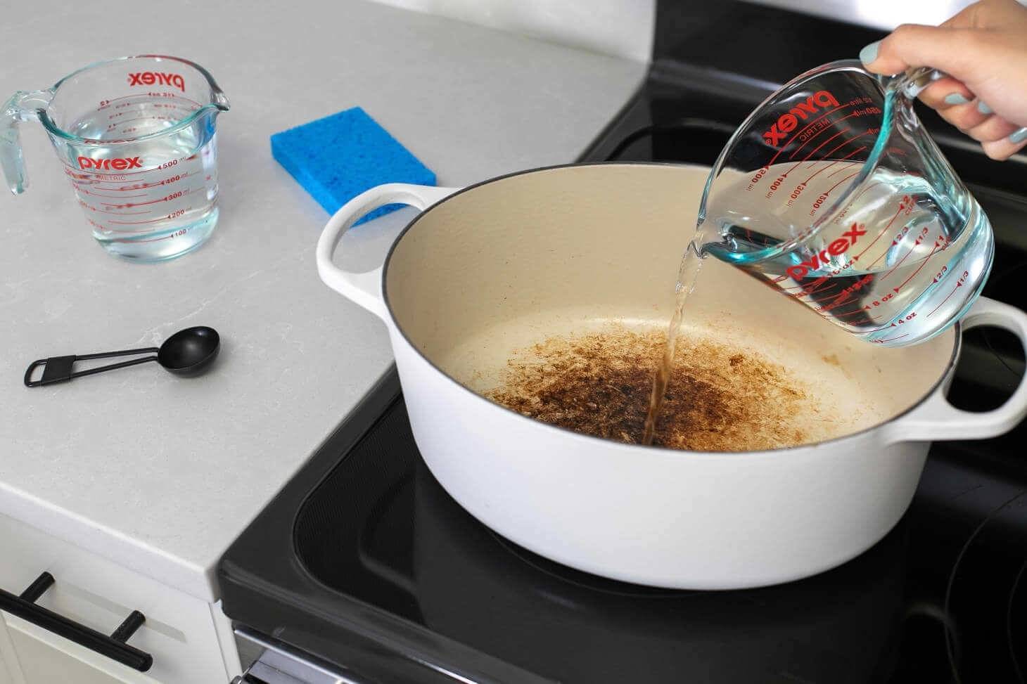 Пригорела эмалированная кастрюля: как очистить внутри от молока, варенья, каши