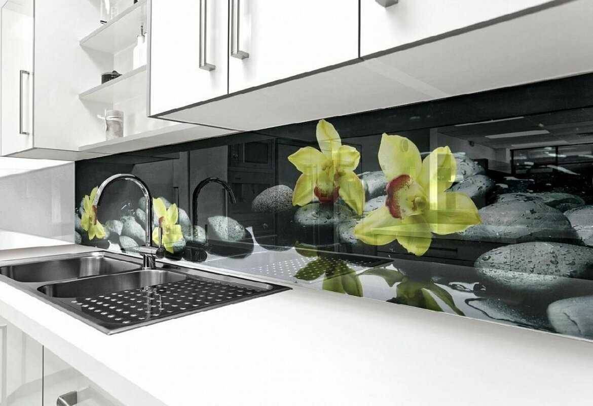 Стеклянный фартук для кухни - реальные интерьерные решения и их применение (155 фото)