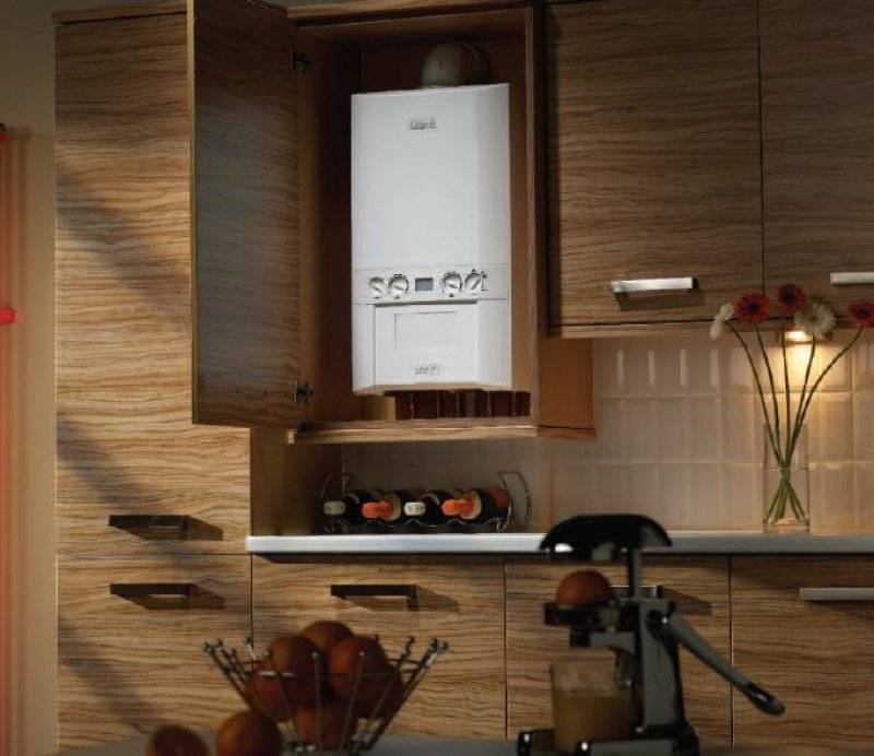 Дизайн кухни с газовым котлом на стене