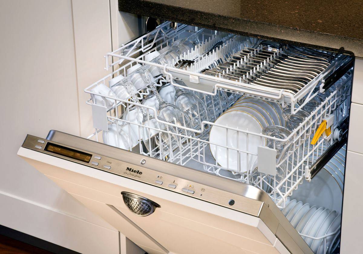 По каким критериям выбирать посудомоечную машину
