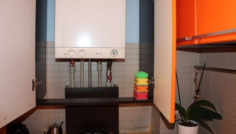 Как спрятать газовую колонку на кухне: 7 лучших решений