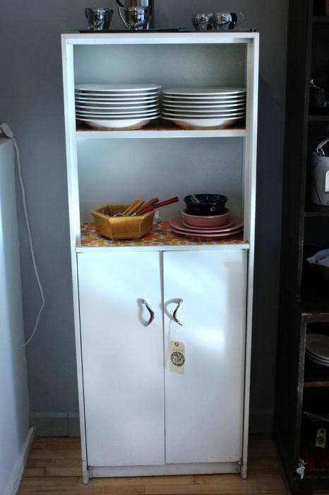 Пошаговая инструкция с фото, позволяющая сделать кухонный шкаф своими руками и украсить его в технике декупаж