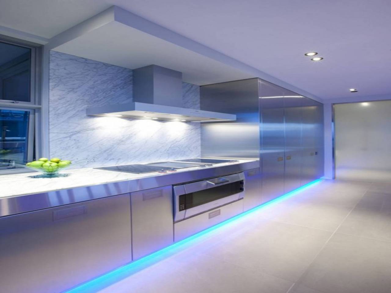Подсветка для кухни под шкафы: какую выбрать, как сделать светодиодной лентой