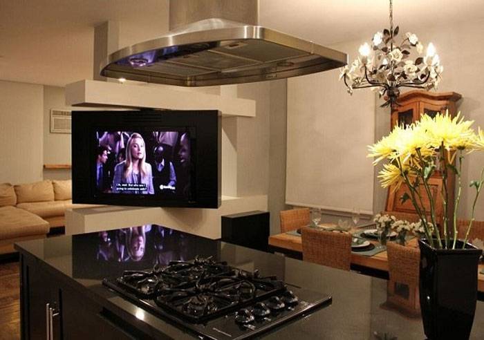 Варианты размещения телевизора на кухне