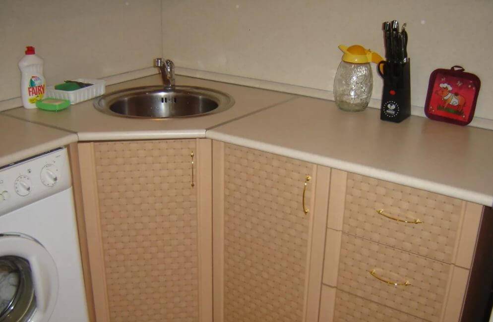 Угловая мойка для кухни (45 фото): интересное решение при нехватке пространства