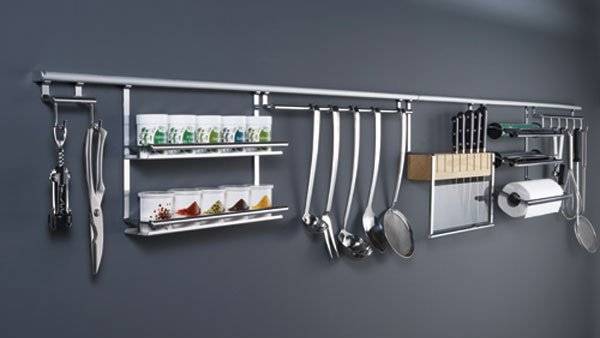 Рейлинги для кухни: как выбрать удобные навесные системы хранения и аксессуары