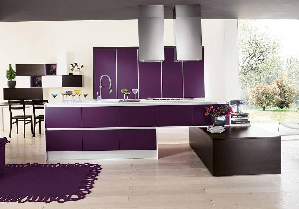 Фиолетовая кухня: дизайн гарнитура, отделка помещения, фото в интерьере