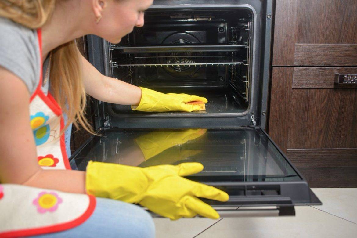 Как быстро очистить и отмыть духовку от застарелого жира и нагара