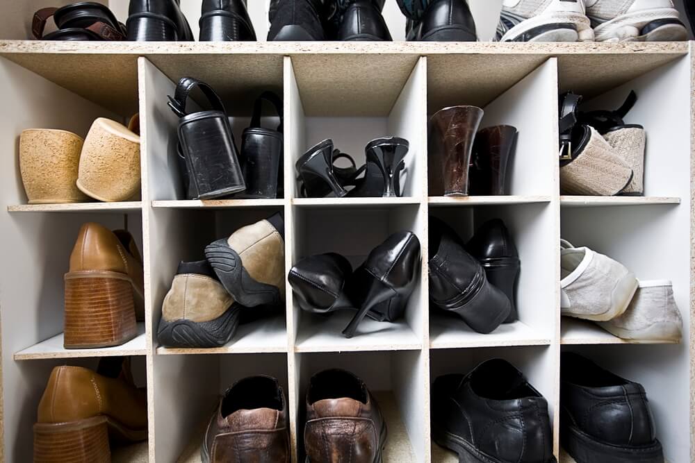 Меняем сапоги на туфли: как хранить обувь, чтобы она прослужила следующей зимой, – читайте на tea.ru
