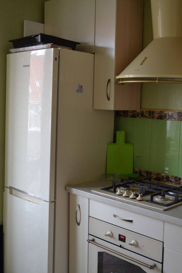 Как изолировать холодильник от газовой плиты
