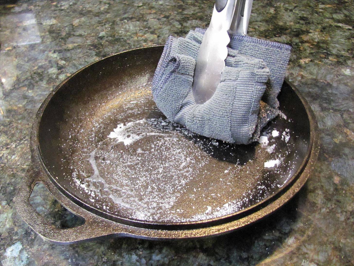 Как отмыть сковороду от нагара и жира в домашних условиях