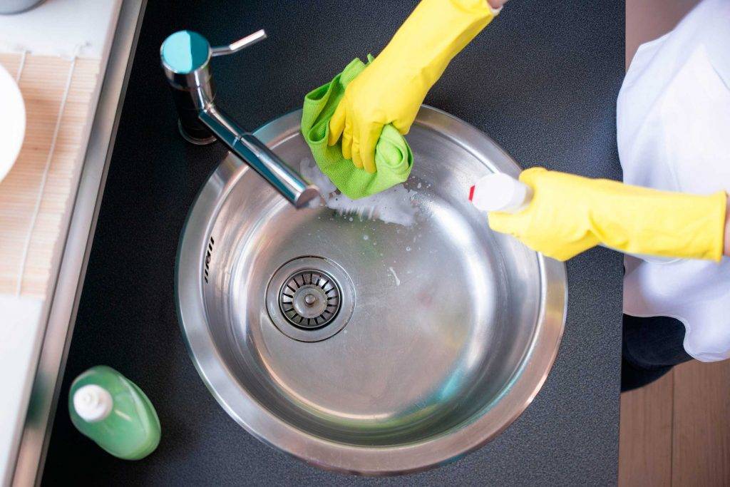 Чем почистить раковину из нержавейки на кухне: от налета (эффективные средства)