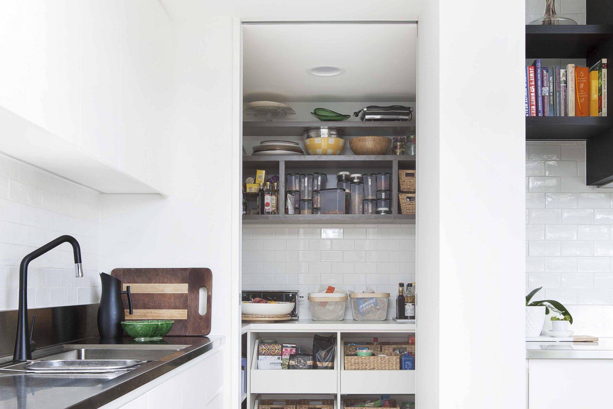 Диван со спальным местом на кухню: практичное и компактное решение для малогабаритных квартир