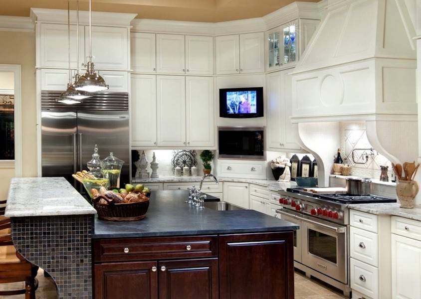 Телевизор на кухне: варианты размещения, фото, какой выбрать и куда повесить