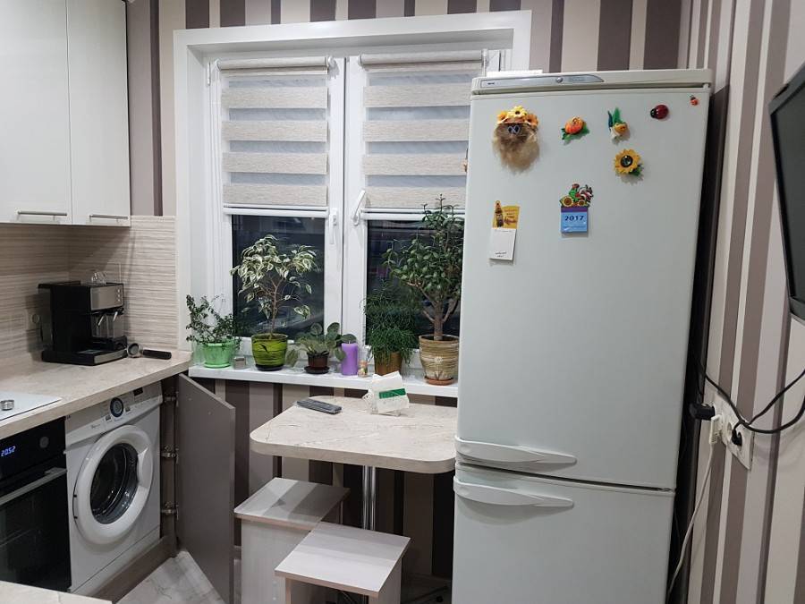 Как расположить холодильник на маленькой кухне?