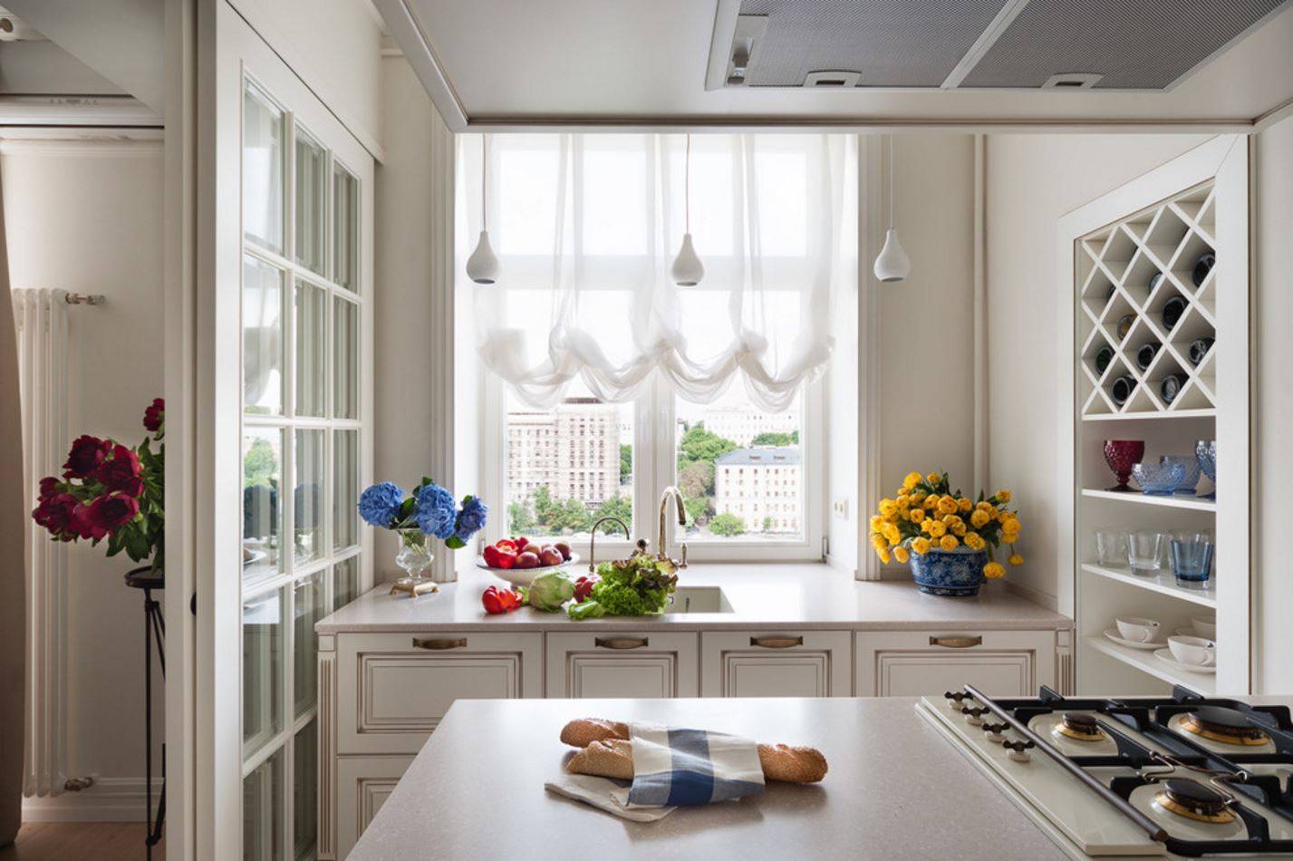Короткие занавески в интерьере кухни: 35 стильных и современных идей