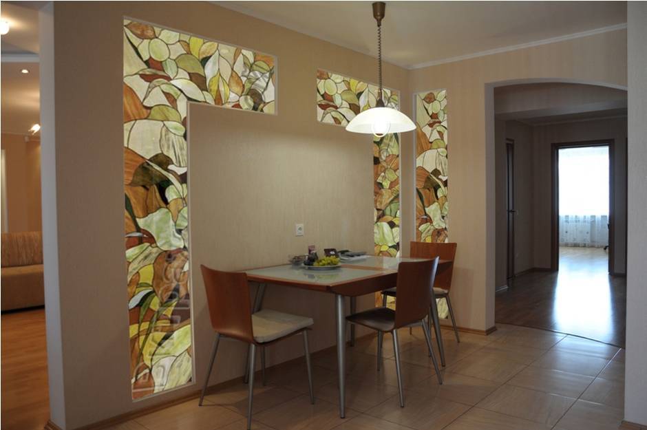 Декор стен на кухне: виды настенных украшений, дизайн в обеденной зоне, декор угла, акцентной стены