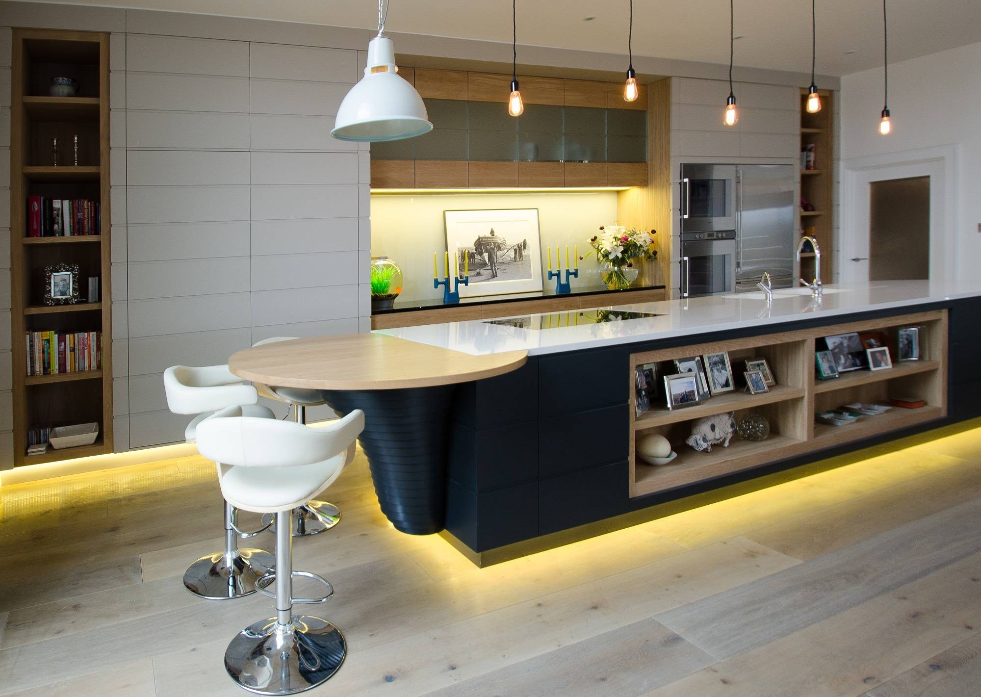 Точечные светильники на кухне – виды, размещение, установка (фото)