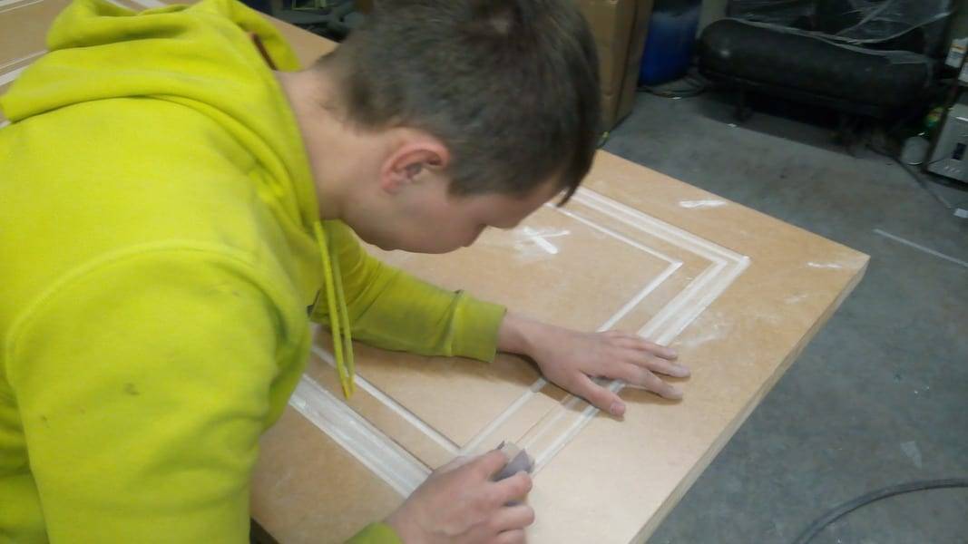 Как перекрасить мебель из дсп своими руками: подготовка поверхности, выбор краски, нюансы работ - samvsestroy.ru