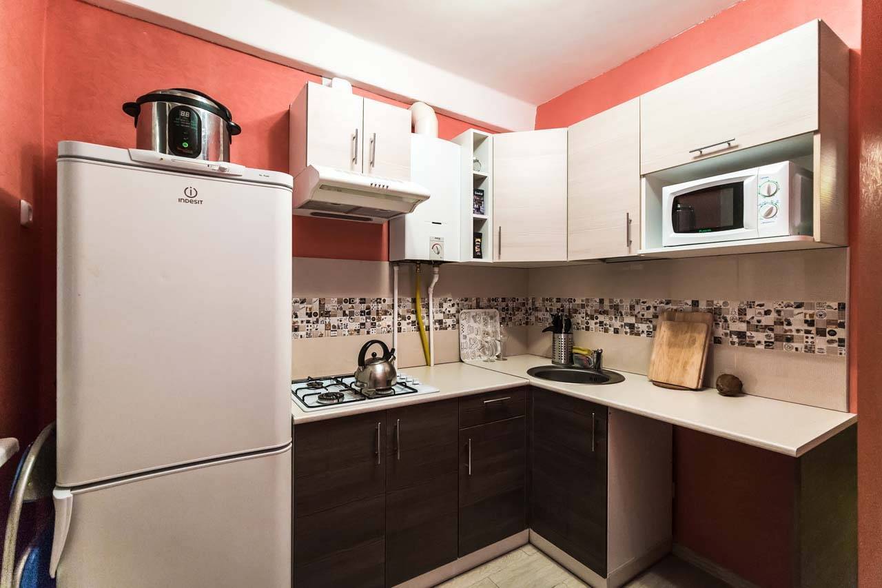 Дизайн маленькой кухни в хрущёвке с газовой колонкой и холодильником: как спрятать газовую колонку на кухне, фото » интер-ер.ру