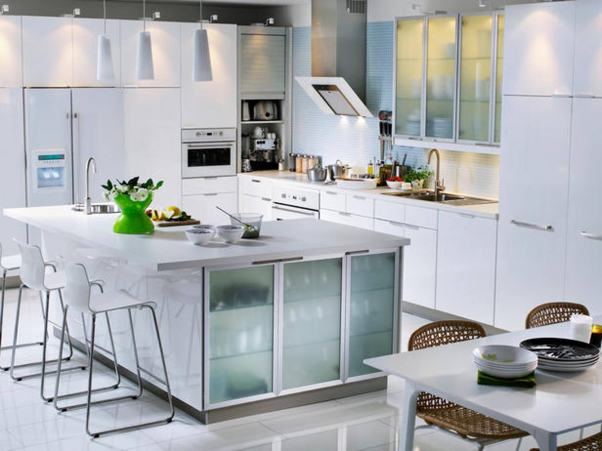 Кухня со стеклянными фасадами (27 фото) - виды и варианты дизайна