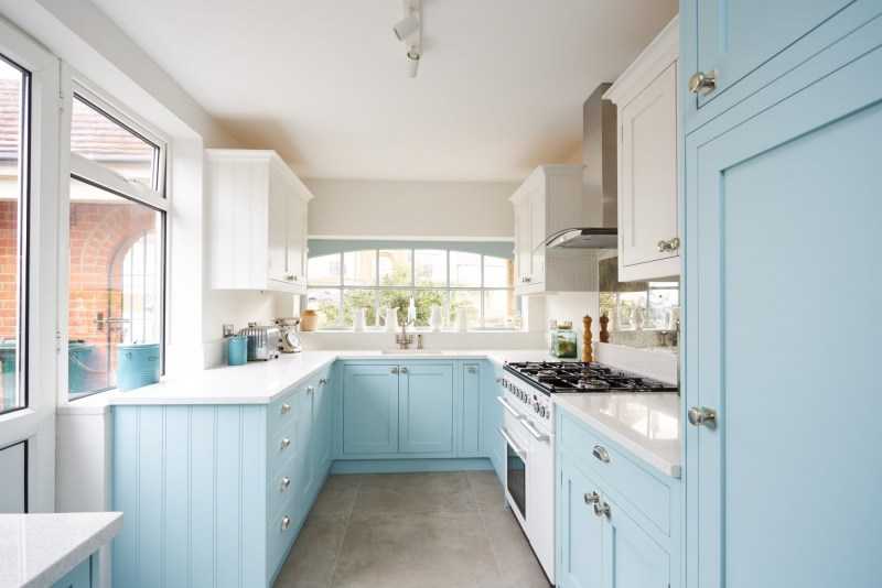 Кухня голубого цвета - свежая подборка интерьеров