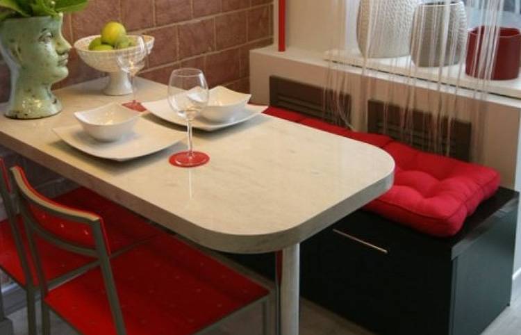 Удобные столы для маленьких по площади кухонь: секреты выбора