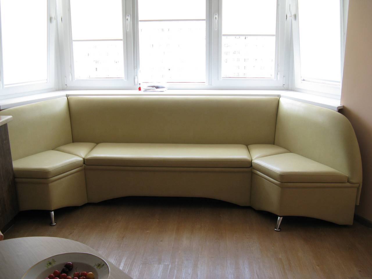 Угловой диван на кухню: виды, правила выбора, фото в интерьере