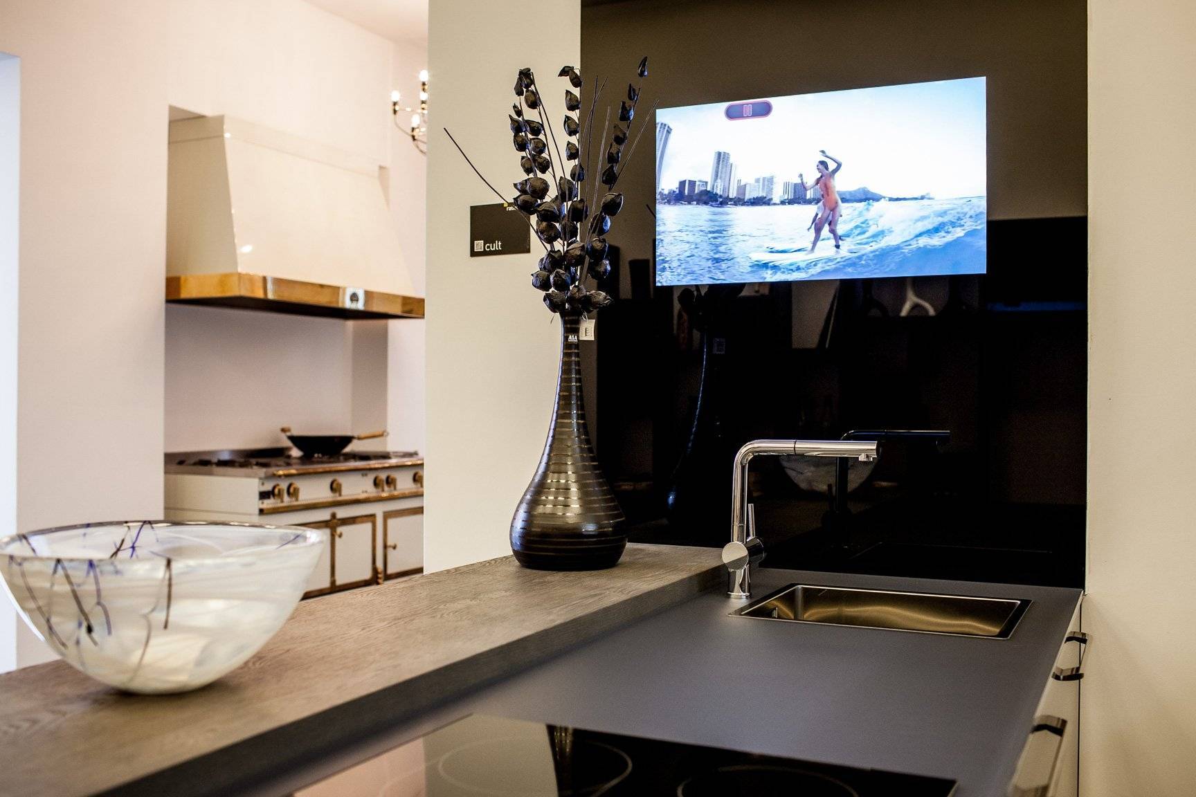 Телевизор на кухню - интерьерные решения и современные идеи по применению телевизора (145 фото)