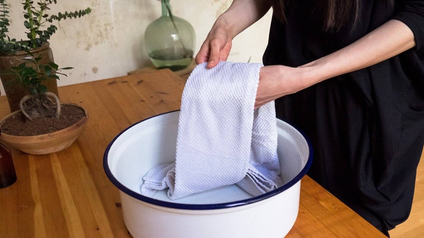 Как отстирать кухонные полотенца от застарелых пятен